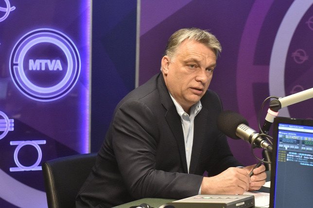 Holnaptól kéthetes kijárási korlátozást jelentett be Orbán Viktor