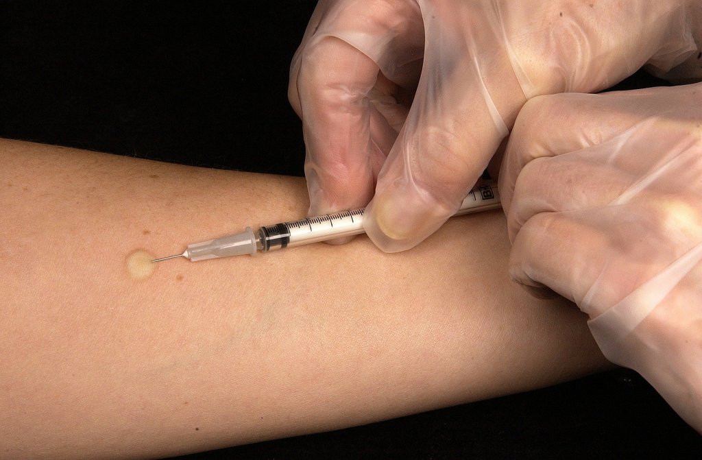 HPV: Szülői beleegyezéssel októbertől a fiúk is megkaphatják a védőoltást
