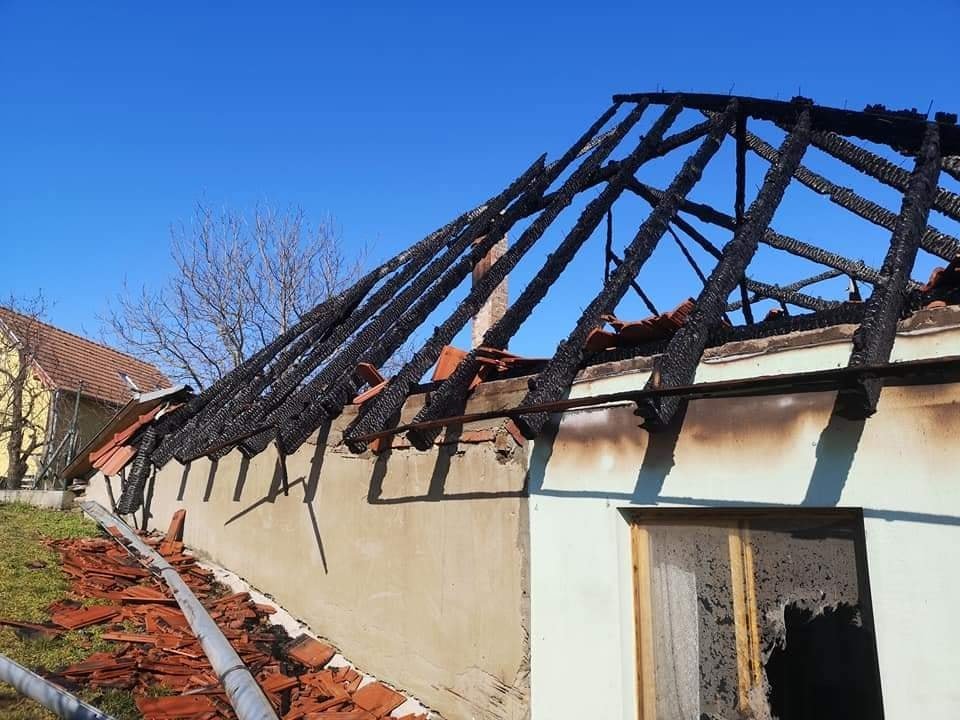 Lakóház égett Szigetmonostoron