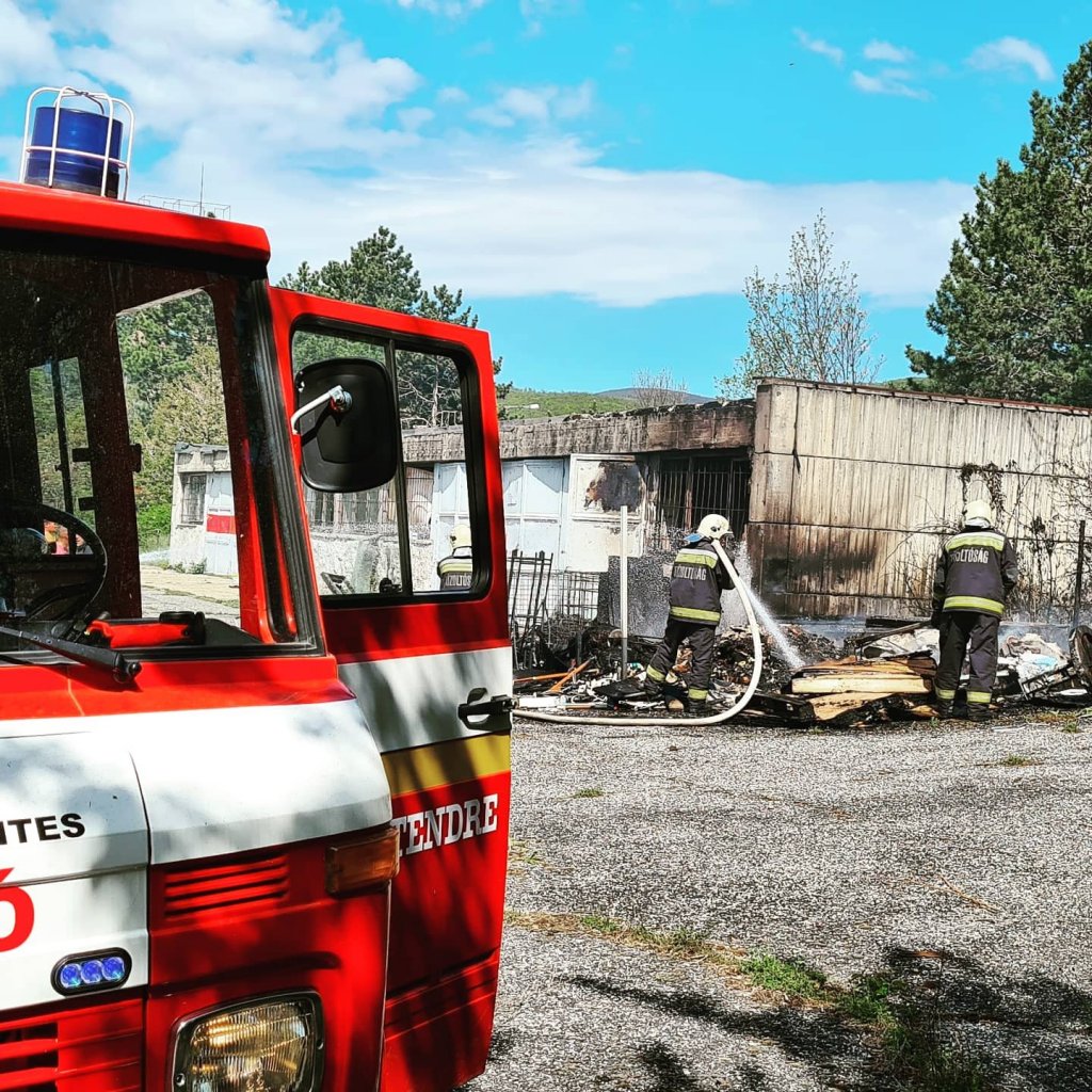 Tűz volt egy volt raktárépület közelében szombaton