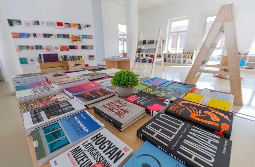 Új művészeti könyvesbolt az FMC-ben