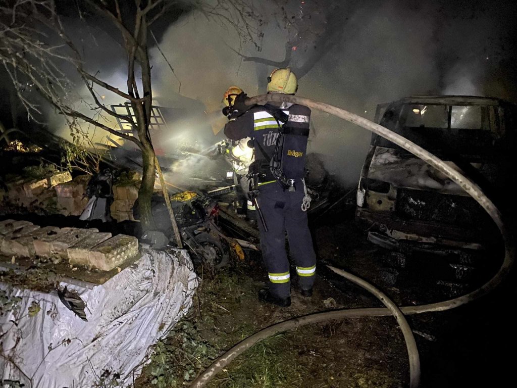 Lakatlan ház égett Budakalászon