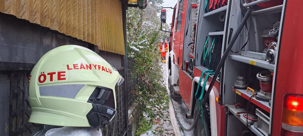 Kigyulladt egy garázs
