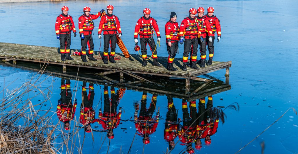 Jégen gyakorolt a HUNOR