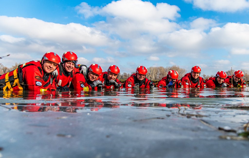 Jégen gyakorolt a HUNOR