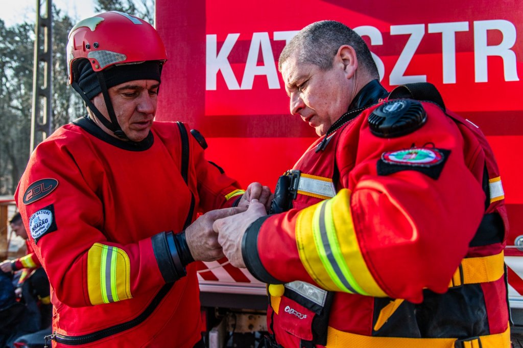 Jégen gyakorolt a HUNOR