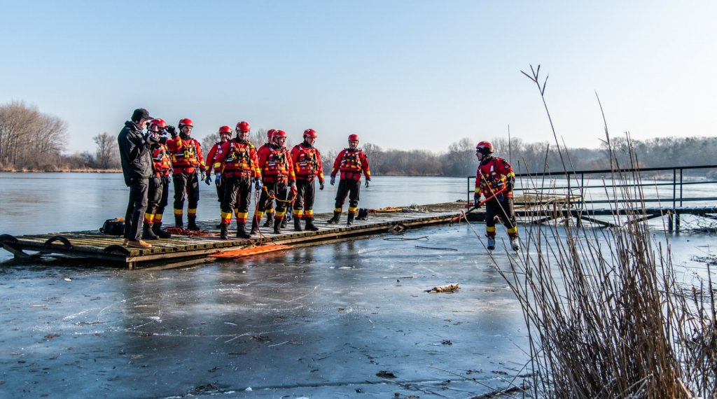 Jégen gyakorolt a HUNOR