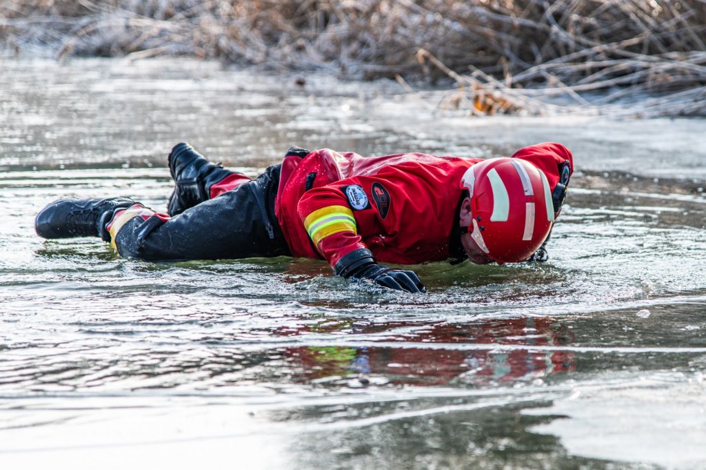 Jégen gyakorolt a HUNOR