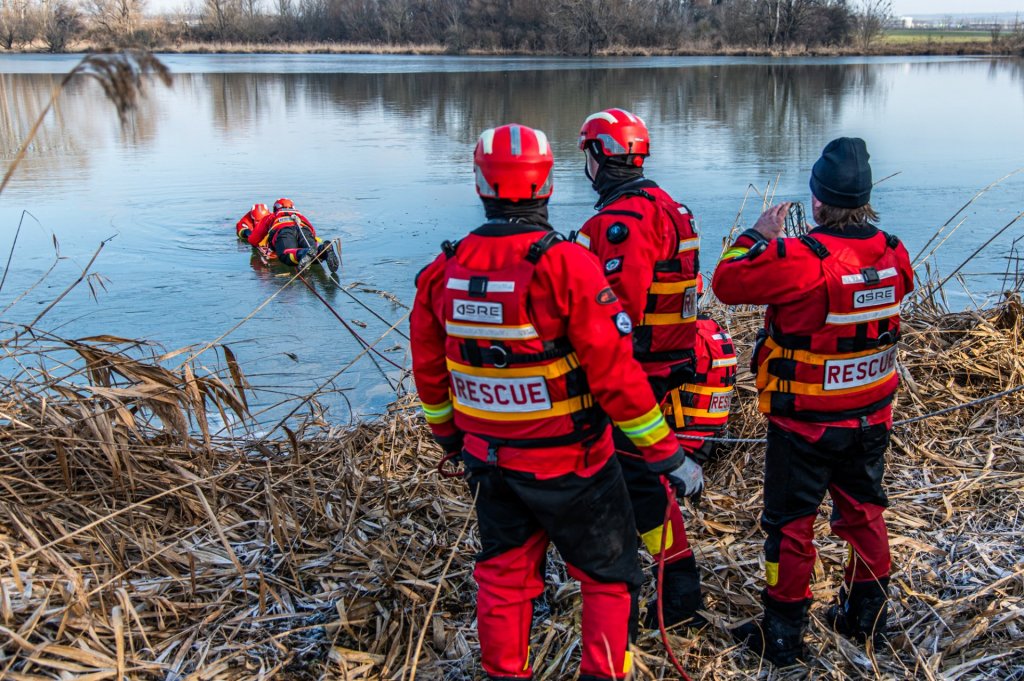 Jégen gyakorolt a HUNOR
