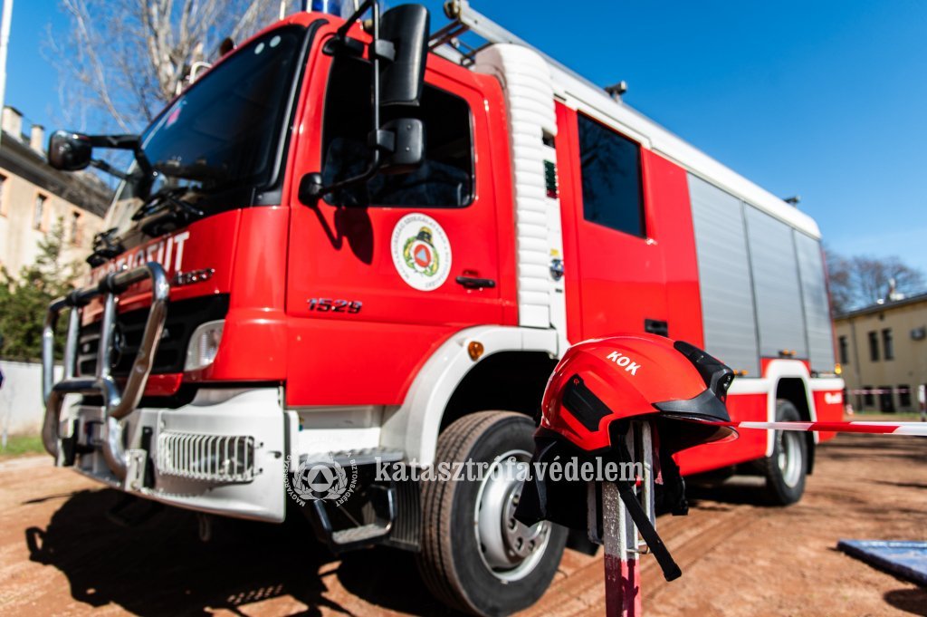 Állásbörzét és nyílt napot tartottak a Katasztrófavédelmi Oktatási Központban