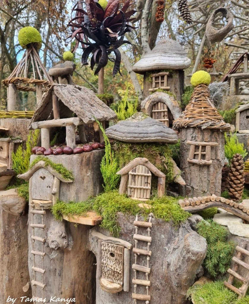 Az árvíz miatt újra kellett építeni Manófalvát, a madarak és mókusok városát