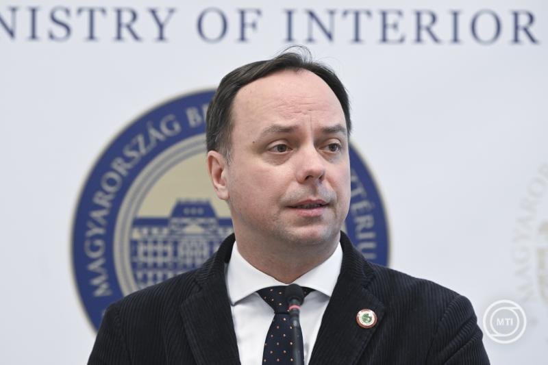 Plakátkampány indul az Egészségablak időpontfoglaló funkciójának népszerűsítésére