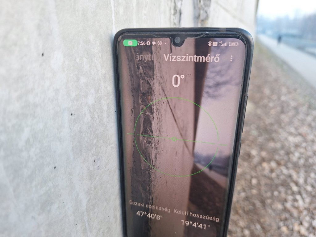 Három fa veszélyezteti az árvízi védművet a belvárosban