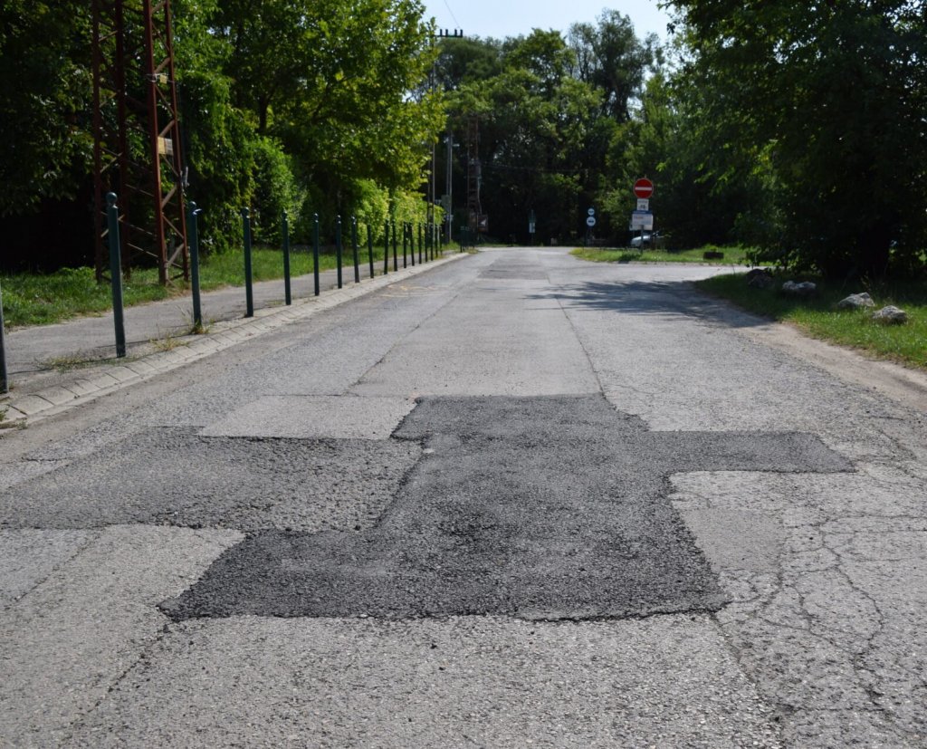 Városszerte javítják az úthibákat Budakalászon