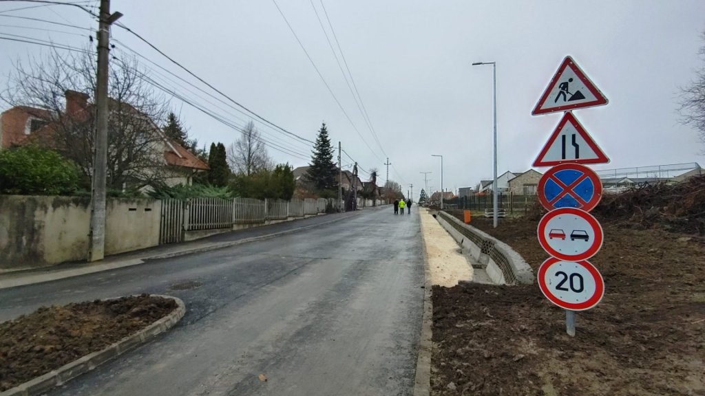Ideiglenes megnyitás enyhíti a forgalmat: újra járható a Fürj utca teljes hossza