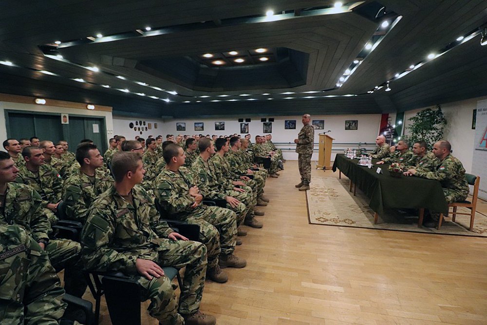 „Legyenek büszkék arra, hogy katonák!” 