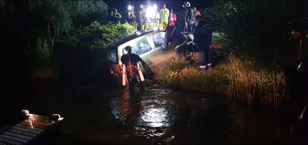 Dunába gurult egy autó Dömsödnél 