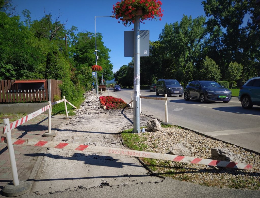 Megújul a Pomázi úti járda 