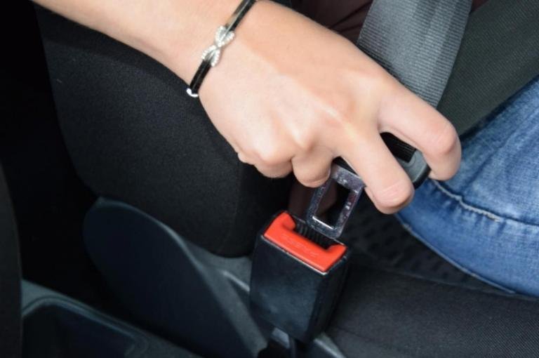 Felhívás a passzív biztonsági eszközök használatára 