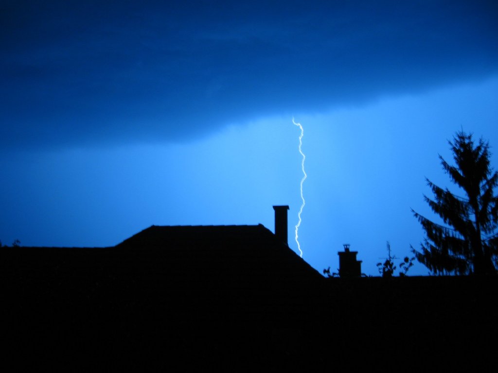 Riasztás heves zivatarok miatt!