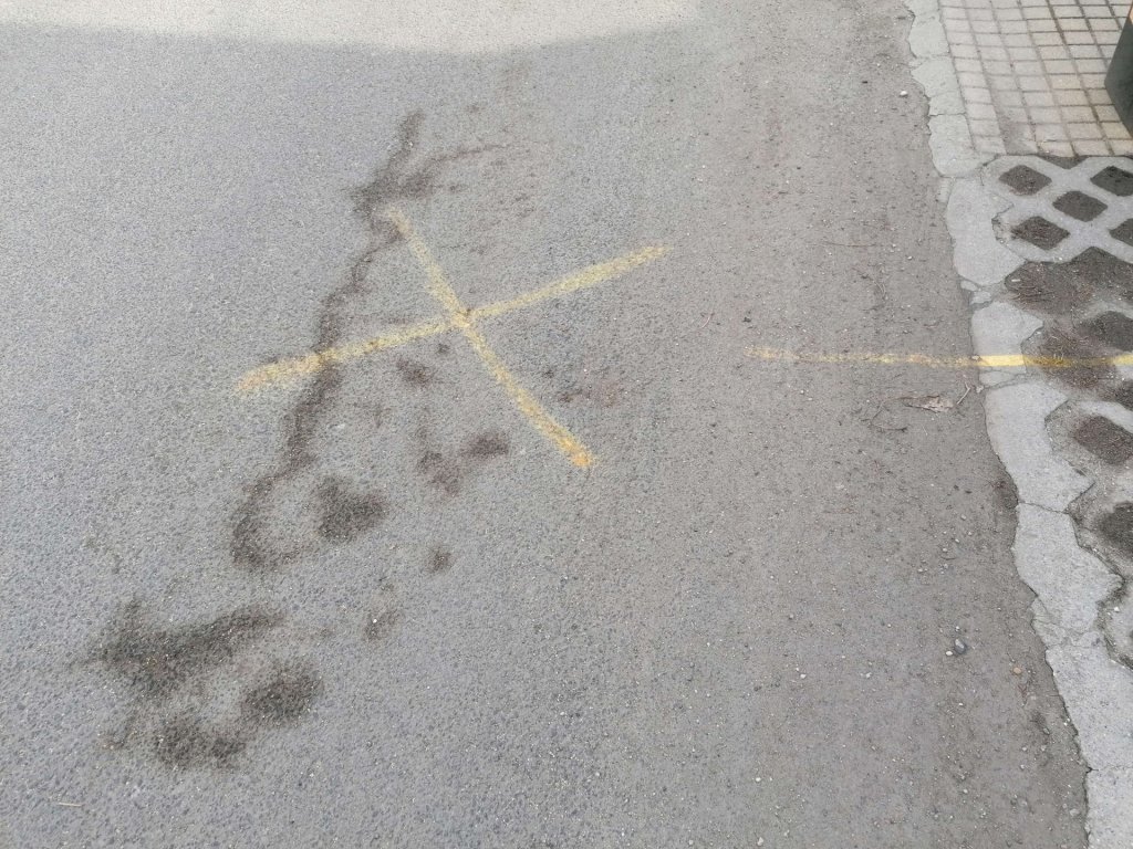 Beszakadt a szennyvízcsatorna a Mályva utcában