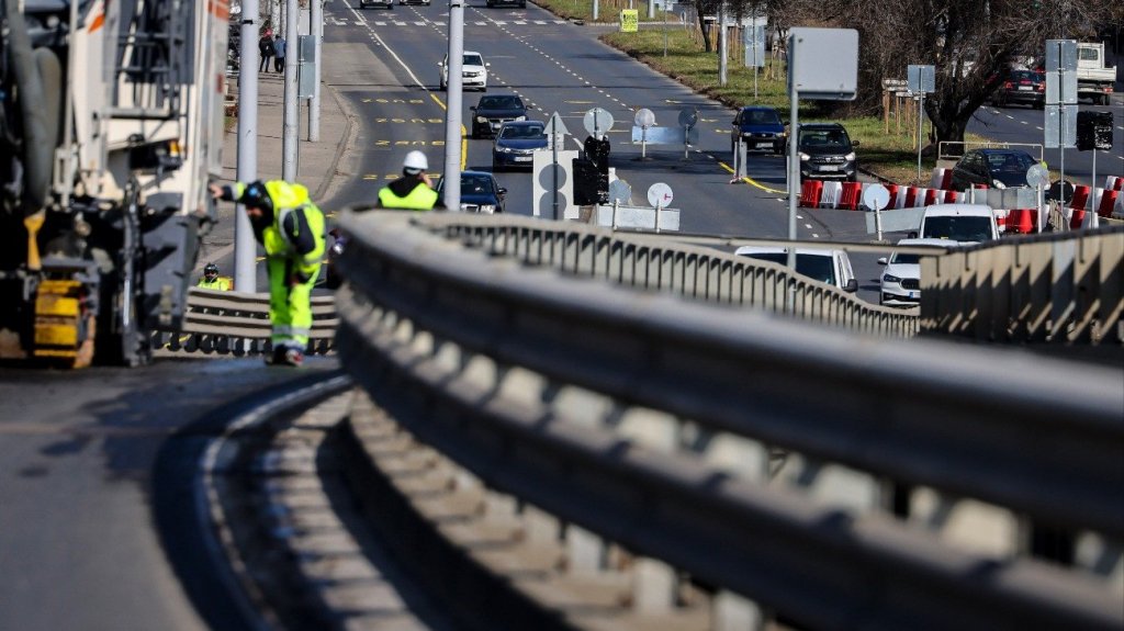 Új szakaszához érkezett a Flórián téri felüljáró felújítása
