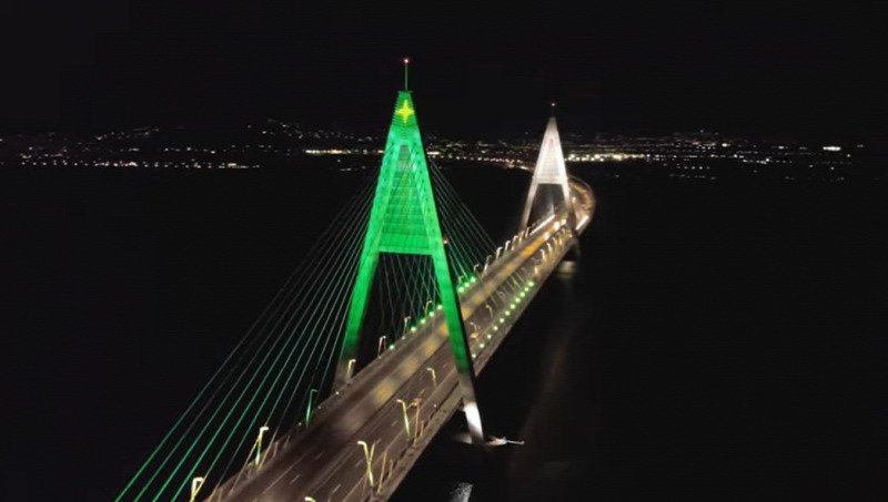 Ünnepi fénybe borul a Megyeri híd