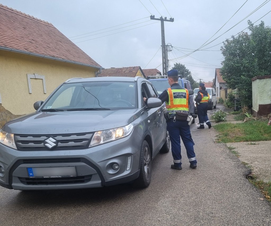 Tahitótfaluban fújattak szondát a szentendrei rendőrök