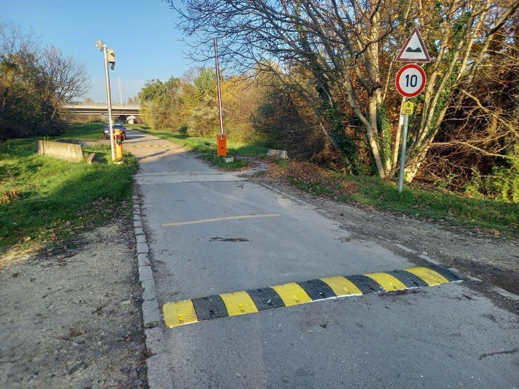 Új fekvőrendőröket szereltek fel Budakalászon