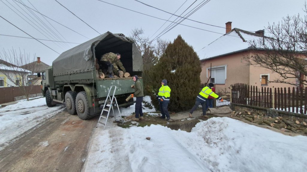 Ingyenes tűzifa - továbbra is zajlik a munka