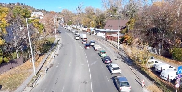 Tisztítják a 11-es főutat – időszakos sávlezárások várhatók