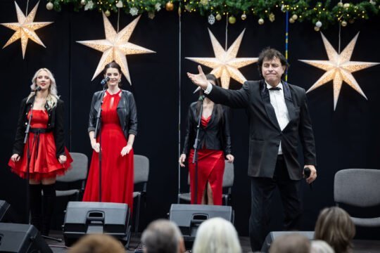 Ünnepi délután Gergely Robival az Idősek Adventjén