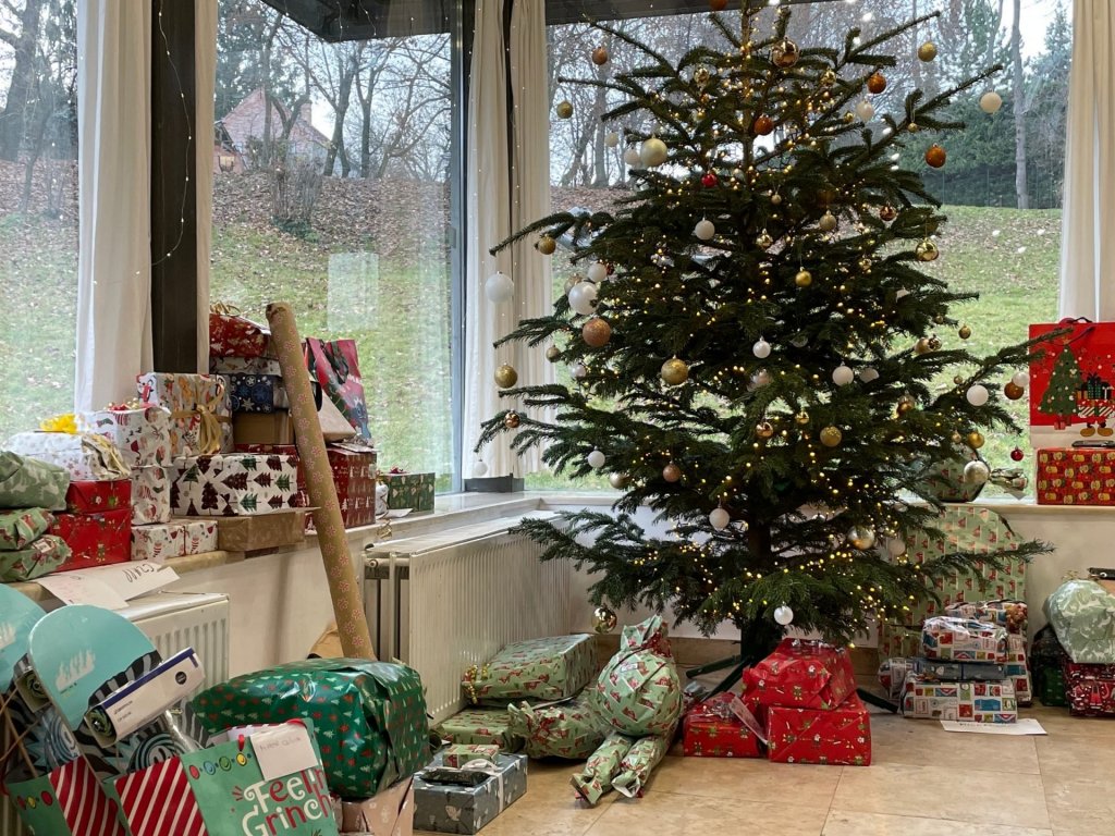 Pizzás-palacsintás varázslat: gyerekek karácsonya a családsegítővel