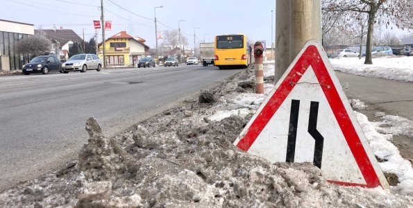 Márciusig tart a téli útüzemeltetés, a 11-es út felújítási munkái csak tartós enyhülés esetén folytatódhatnak
