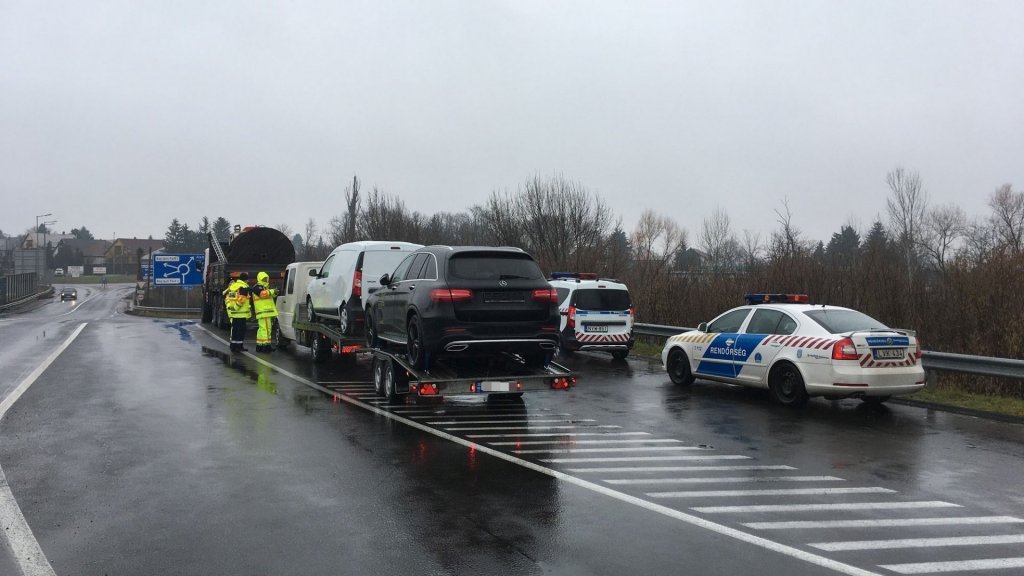 A Pest megyei rendőrök két karavánt intettek ki a forgalomból