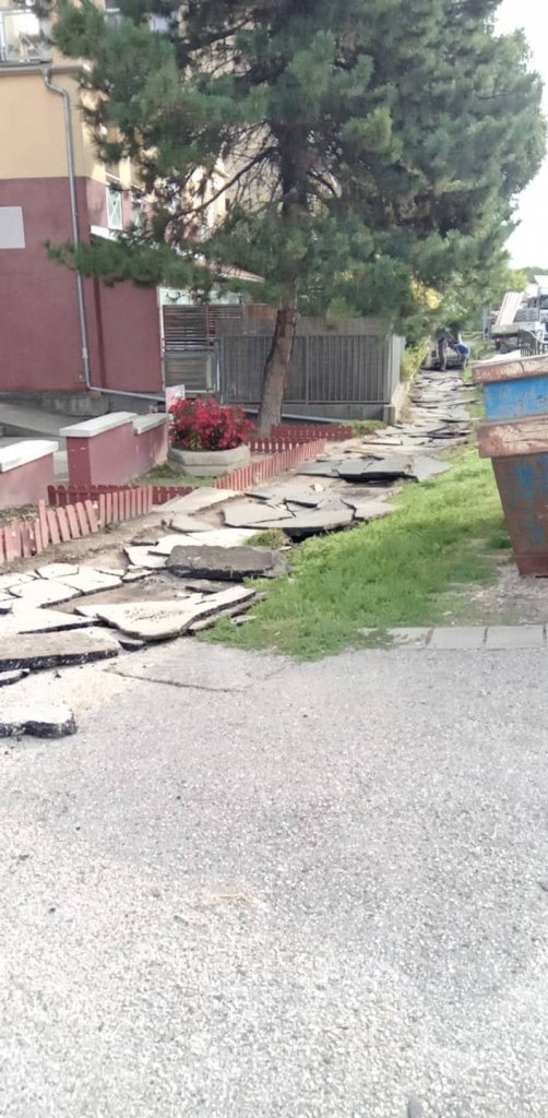 Közműfejlesztési munkák kezdődtek a Lenfonónál