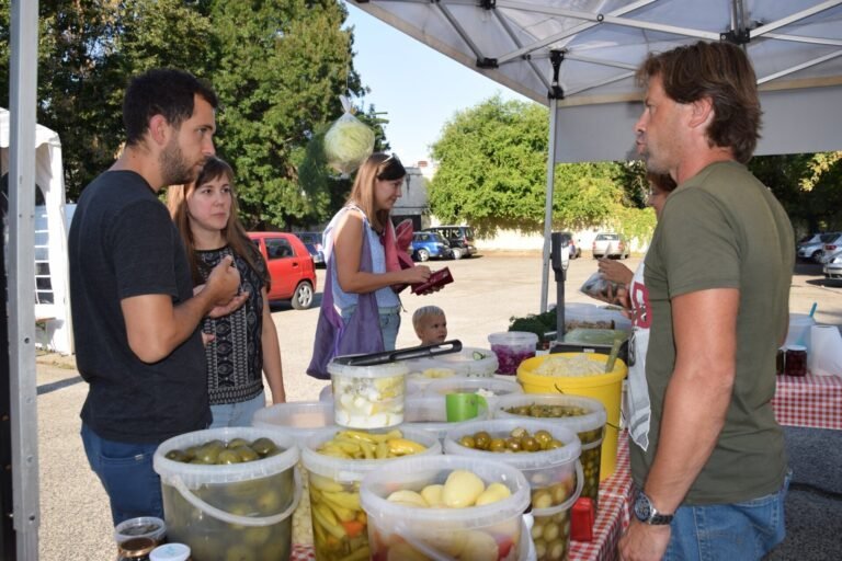 Méz akció és fokhagymavásár a Mentáskertben