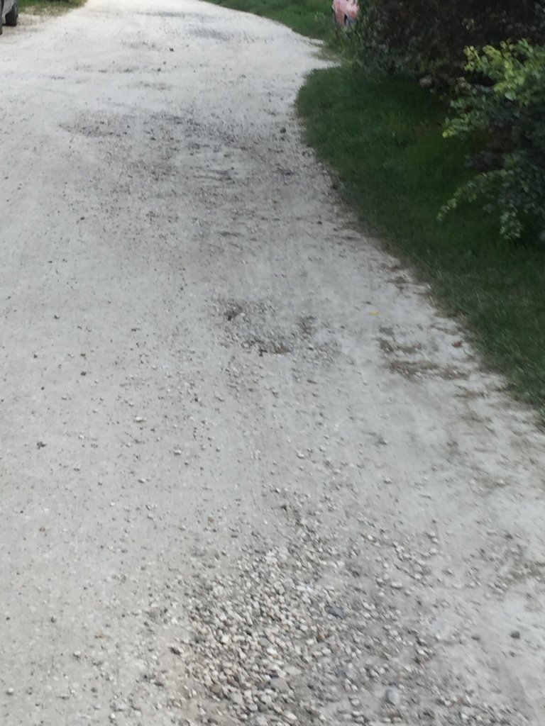 Zúzottköves felületet kap több út Budakalászon!