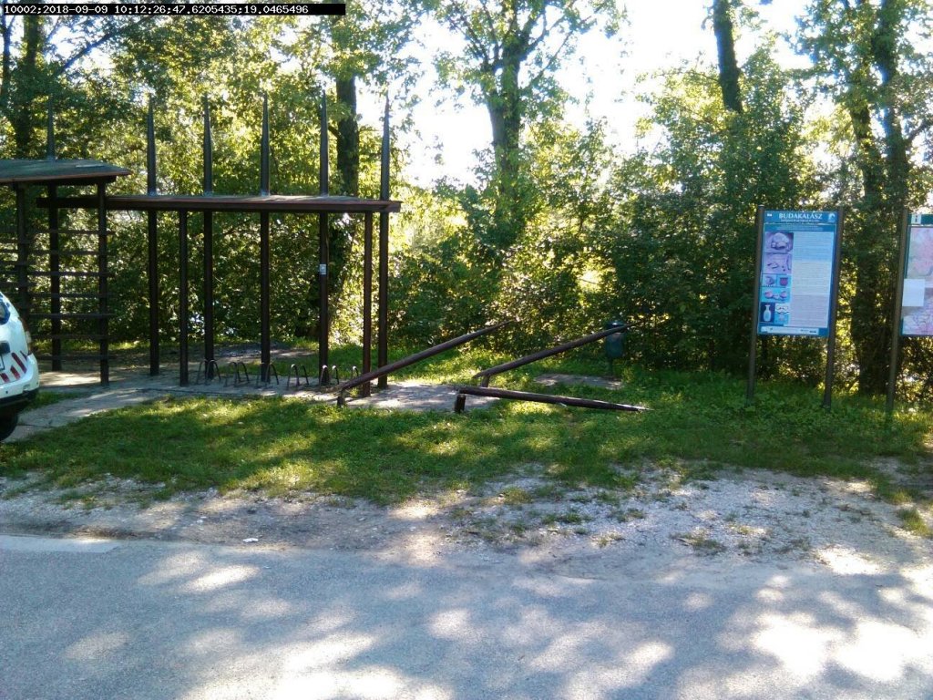 Megrongálták a Duna-parti biciklitárolókat