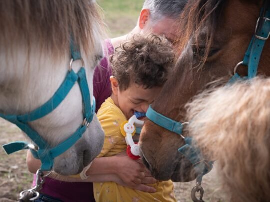 Fotókiállítás mutatja be a ritka betegségekkel élők mindennapjait