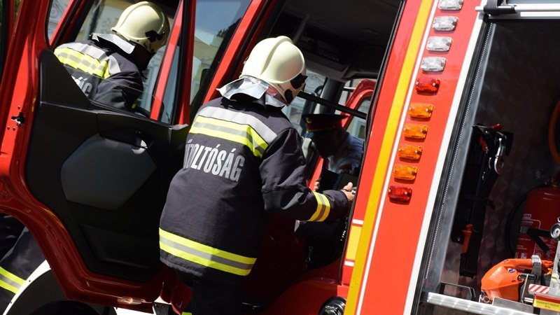 Teljes terjedelmében égett egy melléképület Budakalászon