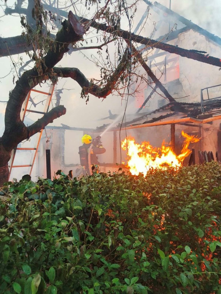 Kigyulladt egy lakóház Szigetmonostoron