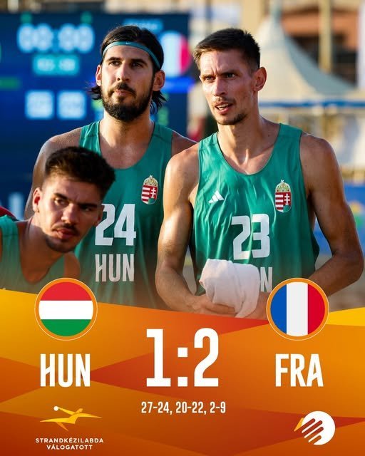 Megkezdődtek a középdöntők a strandkézilabda EB-n.