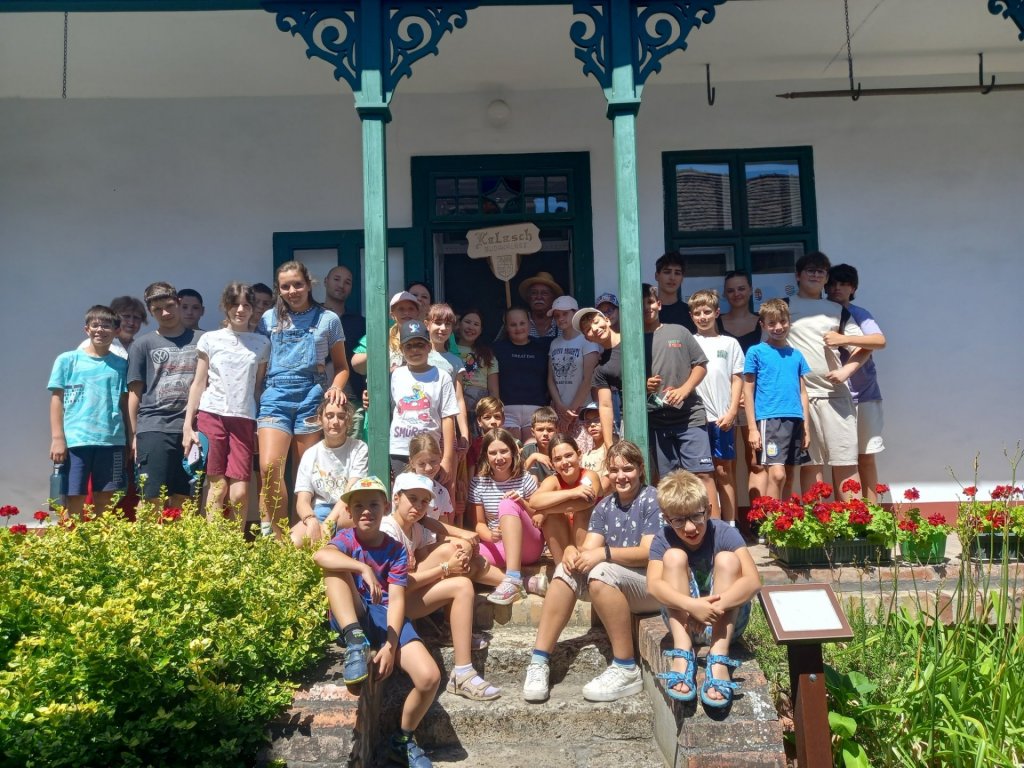 Sváb hagyományok nyomában – elindult a VI. Német nyári tábor Budakalászon