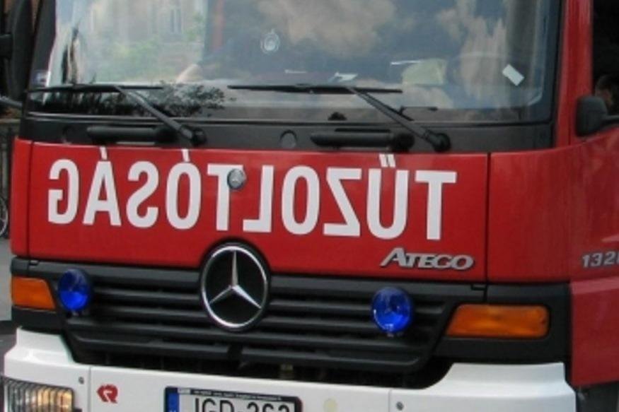 Autó lángolt az M0-son!