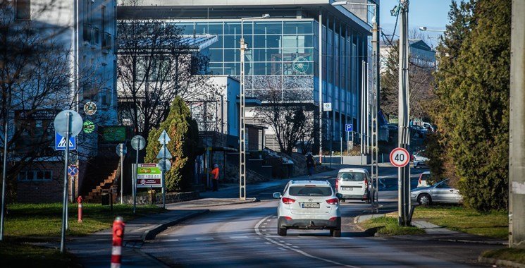 Ünnepi nyitvatartás a V8 Uszoda-Wellnessben az őszi szünet idején