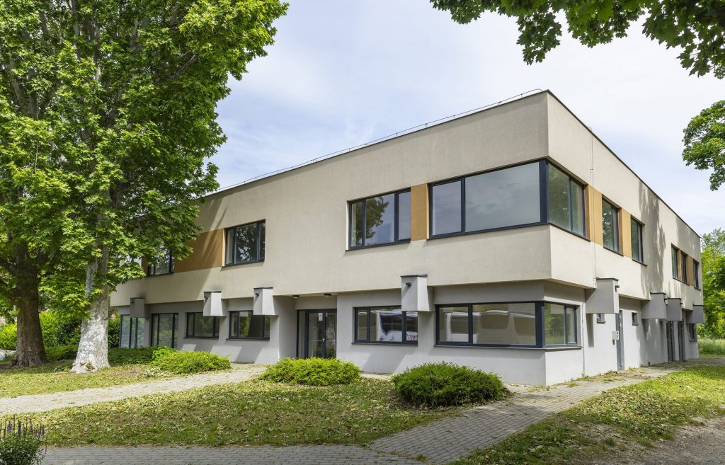 Kiadó büféhelyiség a Teátrum Ház kulturális tengelyében