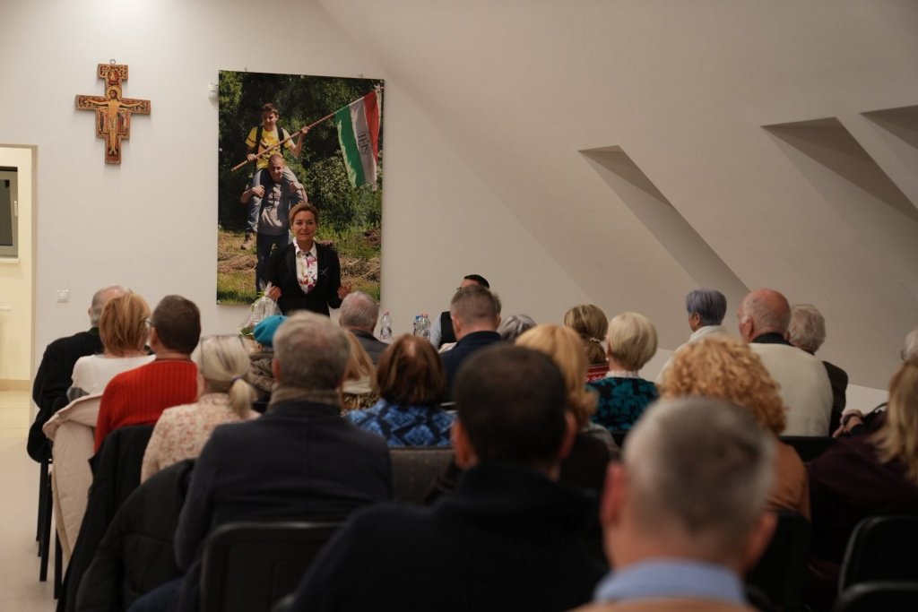 Vitályos Esztert egyhangúlag jelölték a Dunakanyar országgyűlési képviselőjelöltjének