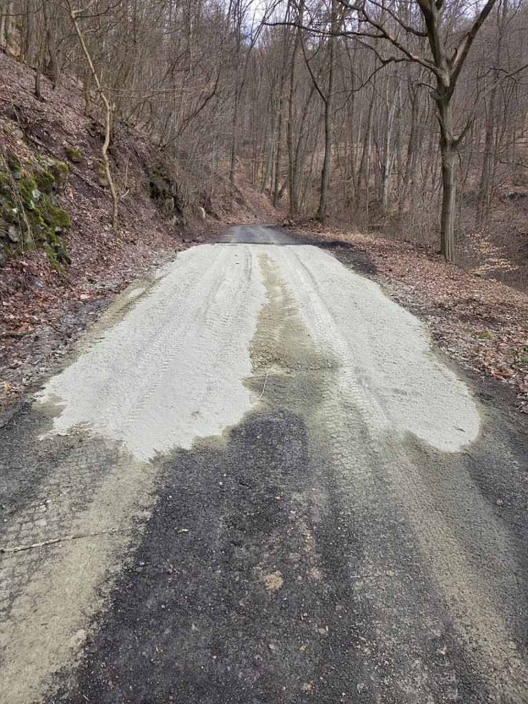 Folytatódik a Visegrád és Pap-rét közötti erdészeti út felújítása