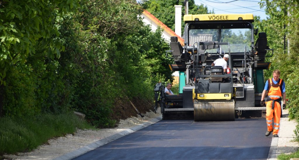 Új burkolatot kapott az Áfonya utca